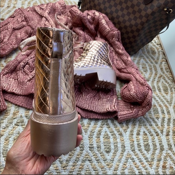 hP] CAPE ROBBIN ROSE GOLD CHUNKY QUILT LACE UP BOO - Picture 4 of 9